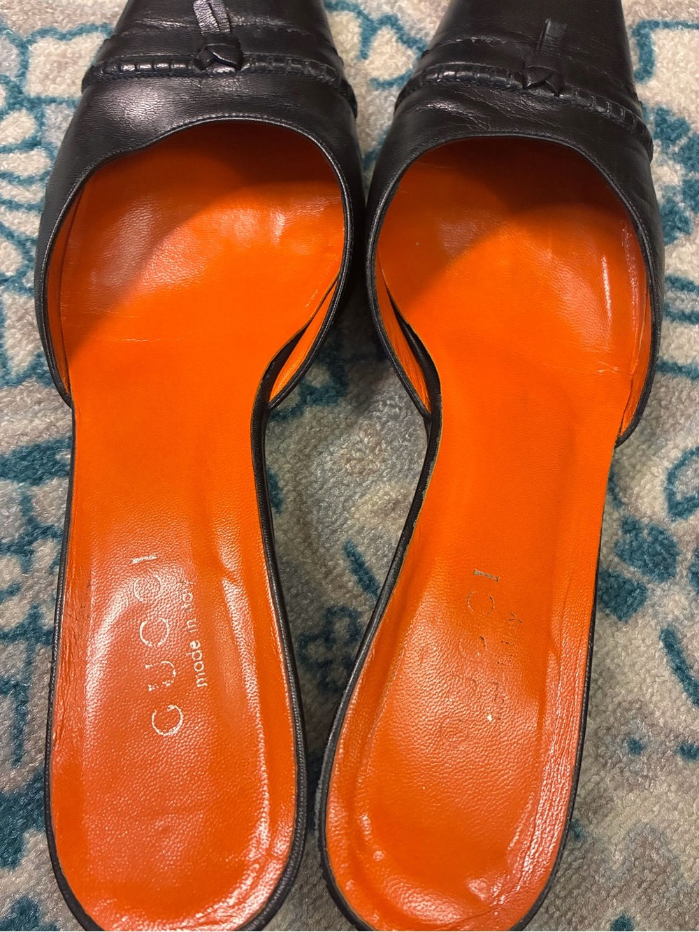 Authentic Vintage Gucci Black women’s leather slip ons. 8 1/2 - Picture 2 of 11